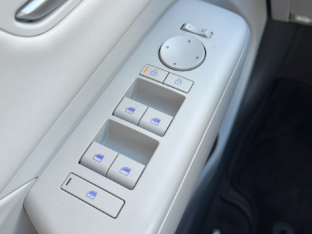 Certified 2025 Hyundai Kona Limited FWD image 26