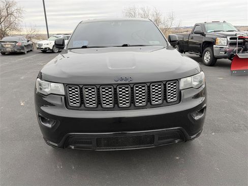 Used 2019 Jeep Grand Cherokee Altitude image 3