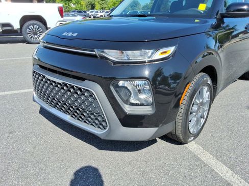 Used 2022 Kia Soul LX FWD image 9