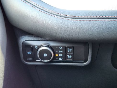 Used 2025 Ford Explorer Active w/ Active Comfort Package AWD/4WD image 34