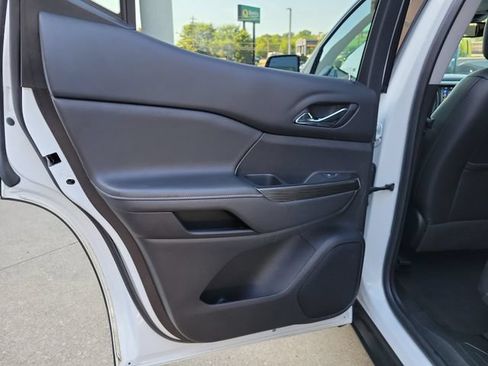 Used 2023 GMC Acadia SLT w/ Elevation Edition FWD image 12