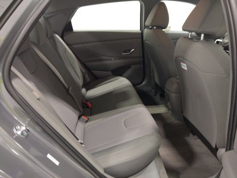 Used 2025 Hyundai Elantra SE FWD image 19