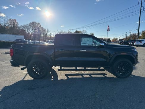 New 2026 GMC Canyon Denali w/ LPO, Denali Black Edition image 7