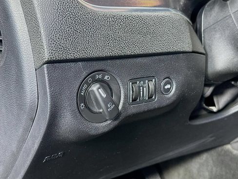 Used 2016 Dodge Charger SXT RWD image 36
