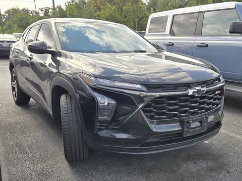 Used 2024 Chevrolet Trax RS w/ Driver Confidence Package FWD image 2