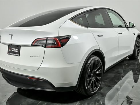 Used 2023 Tesla Model Y Long Range AWD/4WD image 9