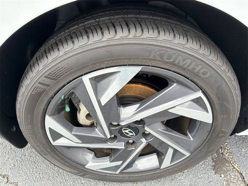 Certified 2025 Hyundai Elantra Sport image 17
