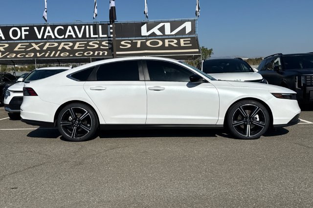 Used 2025 Honda Accord Sport image 3