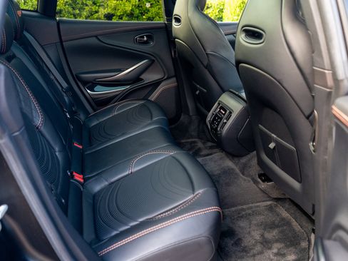 Used 2022 Aston Martin DBX image 38