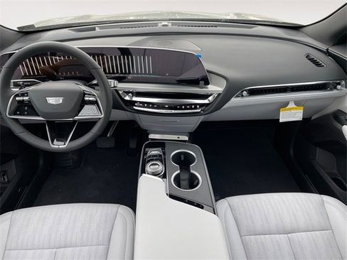 New 2025 Cadillac Lyriq Luxury image 10