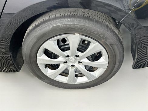 Used 2025 Toyota Corolla LE FWD image 11