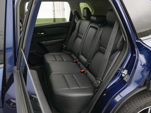 Used 2025 Nissan Rogue SL AWD/4WD image 19