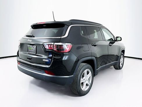 Used 2024 Jeep Compass Latitude image 9