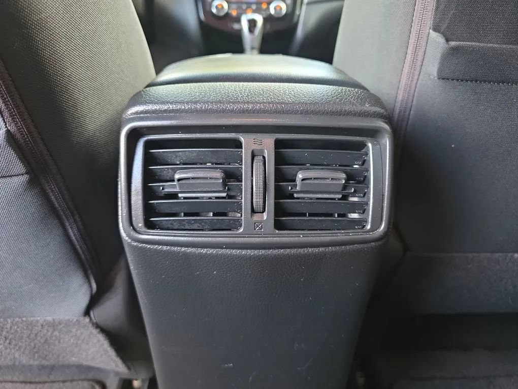 Used 2020 Nissan Rogue SV FWD image 39