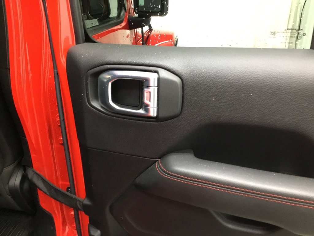 Used 2021 Jeep Wrangler Unlimited Rubicon w/ Cold Weather Group AWD/4WD image 19