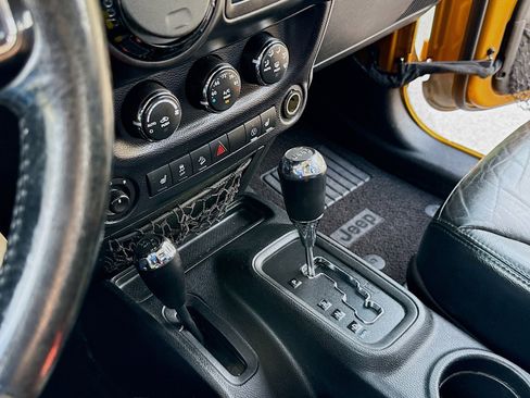 Used 2014 Jeep Wrangler Altitude image 11