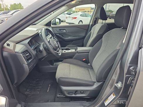 Used 2023 Nissan Rogue SV FWD image 9