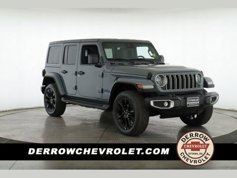 Used 2025 Jeep Wrangler Unlimited Sahara image 1