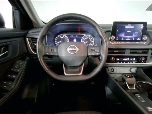 Used 2025 Nissan Rogue SV FWD image 5
