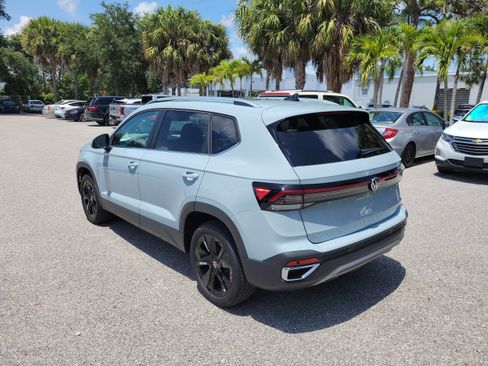 New 2026 Volkswagen Taos SE FWD image 6