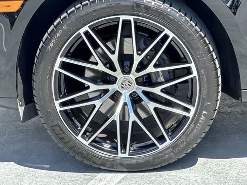 Certified 2024 Porsche Macan AWD/4WD image 24