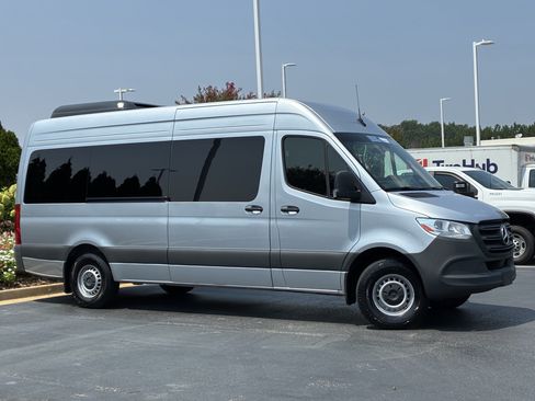 Used 2025 Mercedes-Benz Sprinter 2500 image 3