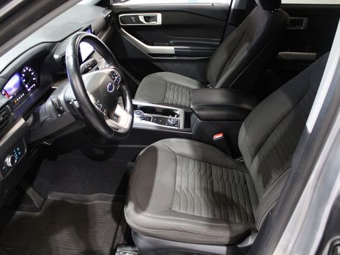 Used 2020 Ford Explorer XLT image 16