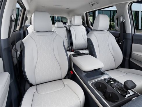 New 2026 Kia Carnival EX image 15