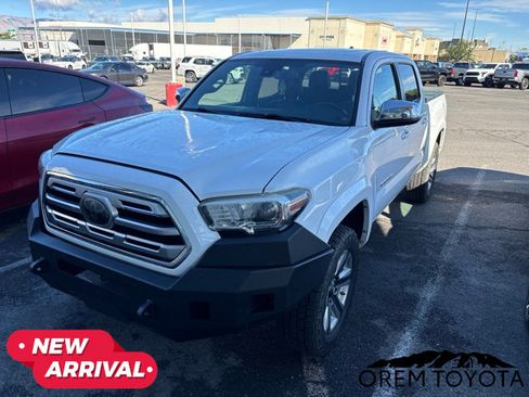 Used 2018 Toyota Tacoma Limited AWD/4WD image 17