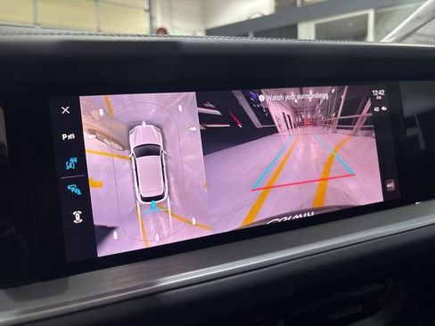 Used 2024 Porsche Cayenne S image 23