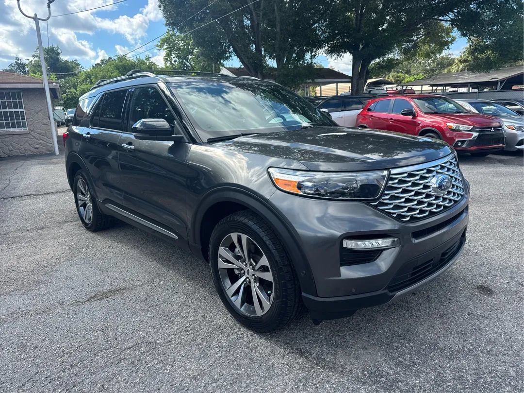 Used 2020 Ford Explorer Platinum w/ Premium Technology Package AWD/4WD image 3