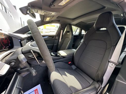 Certified 2025 Porsche Panamera 4 E-Hybrid AWD/4WD image 5
