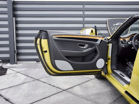 Used 2022 Bentley Continental GT image 23