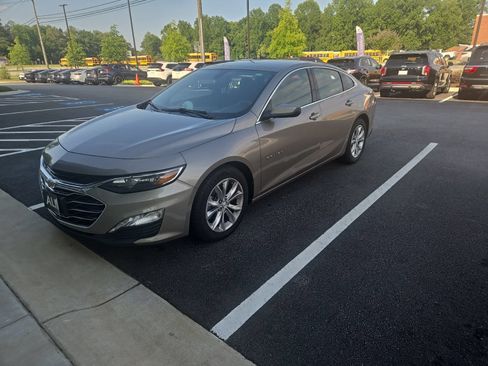 Used 2022 Chevrolet Malibu LT FWD image 3