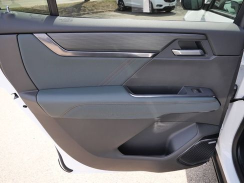 New 2026 GMC Acadia AT4 w/ Luxury Package AWD/4WD image 33