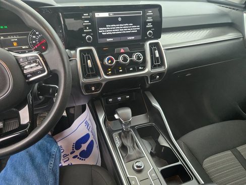 Used 2021 Kia Sorento LX image 10