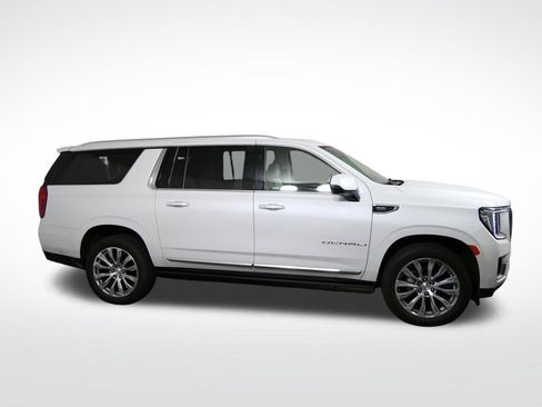 Used 2022 GMC Yukon XL Denali AWD/4WD image 2