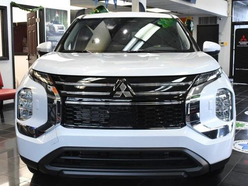 New 2026 Mitsubishi Outlander ES AWD/4WD image 2