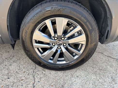Used 2025 Nissan Pathfinder SV FWD image 33