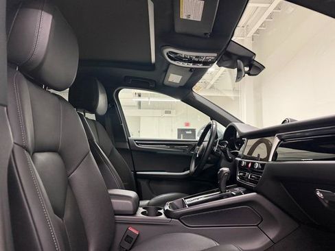 Certified 2024 Porsche Macan image 23