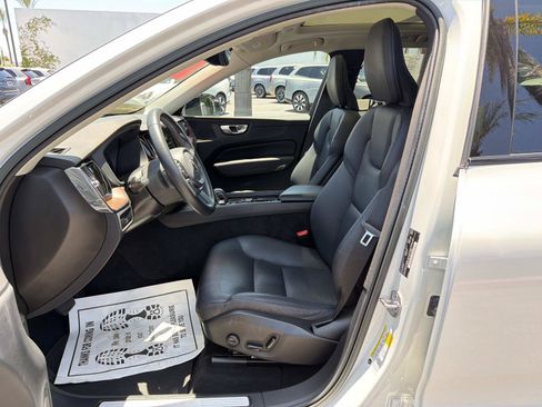 Certified 2023 Volvo XC60 B5 Plus AWD/4WD image 17
