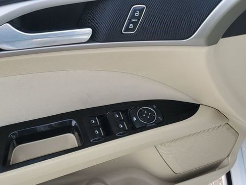 Used 2016 Ford Fusion SE image 7