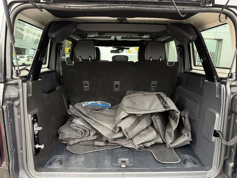 Used 2025 Ford Bronco Badlands image 5