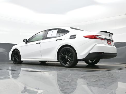 Used 2025 Toyota Camry LE w/ Convenience Package image 30