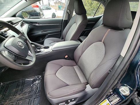 Used 2019 Toyota Camry LE image 19