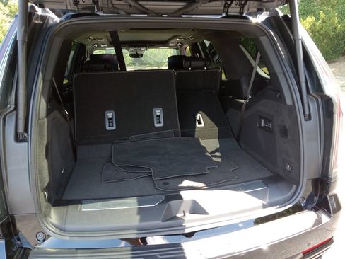 Used 2025 Cadillac Escalade V AWD/4WD image 30
