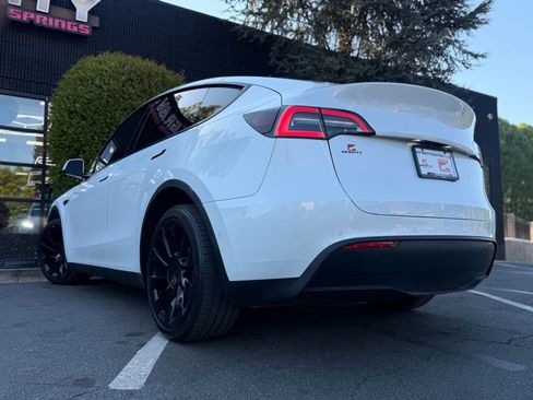 Used 2021 Tesla Model Y Long Range image 20