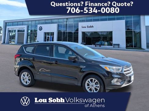 Used 2019 Ford Escape SE FWD image 1
