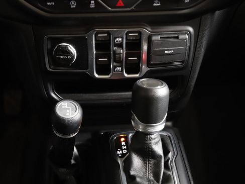 Used 2023 Jeep Gladiator Sport AWD/4WD image 12