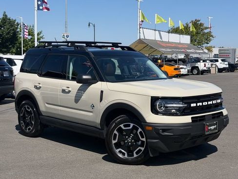 Used 2024 Ford Bronco Sport Outer Banks w/ Tech Package AWD/4WD image 2